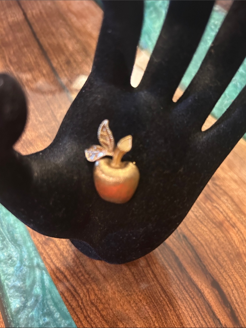 Avon Vintage/Retro Gold Tone 1970’s Apple Brooch Pin 17mm